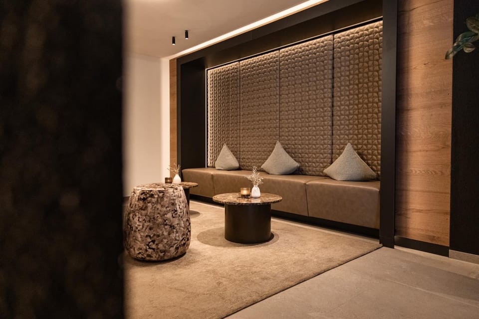 Wellnesshüttendorf Wiese Chalet in Tyrol