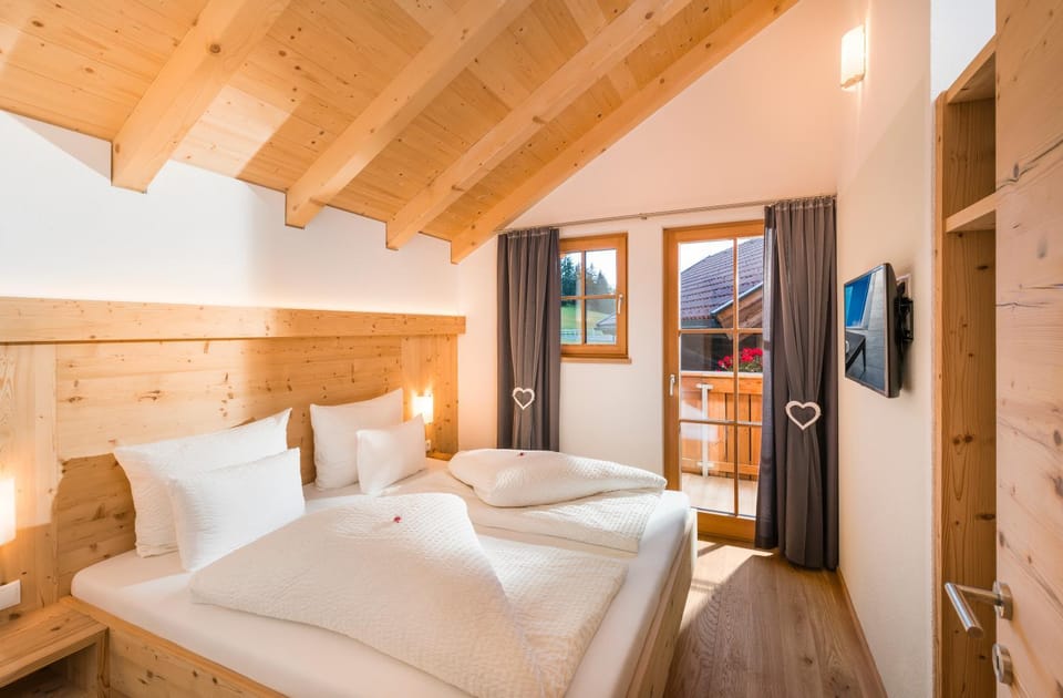 Bed, Balcony/Terrace, Bedroom, Garden view, Pool view