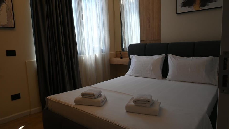 Bed, Photo of the whole room, Bedroom, towels