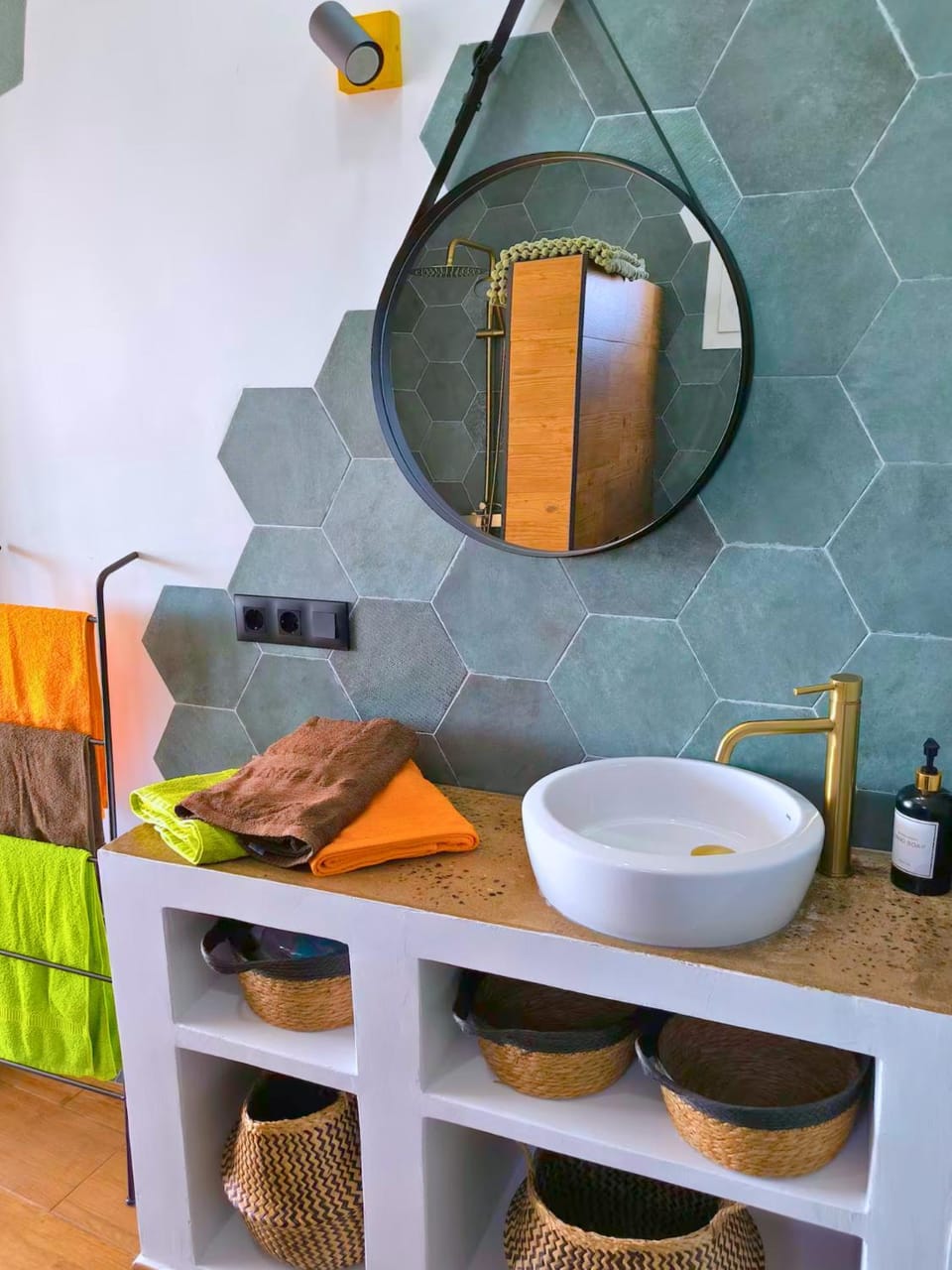 Bathroom, towels