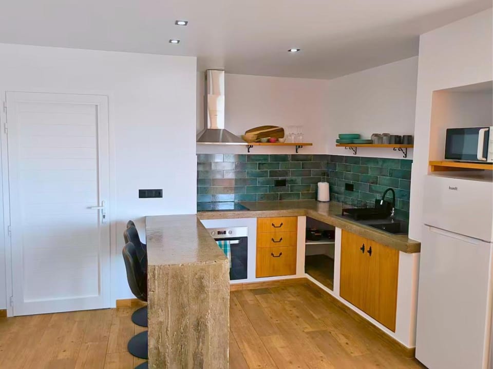 Kitchen or kitchenette, oven, stove