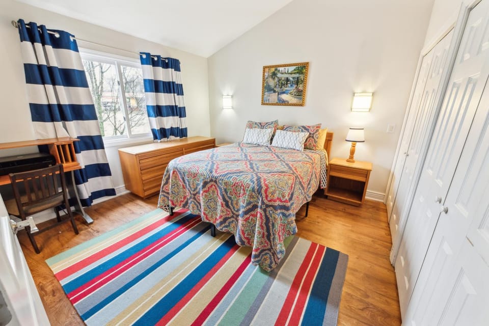 Stylish Notre Dame Condo - Sleeps 6 condo Apartment in South Bend