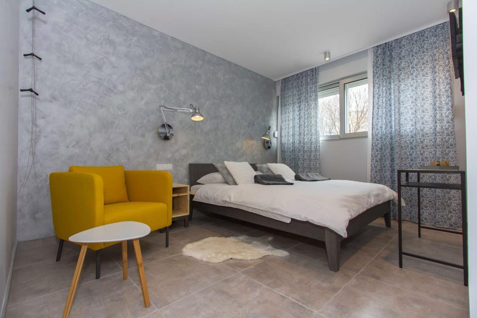 Property building, Bed, Bathroom, Bedroom