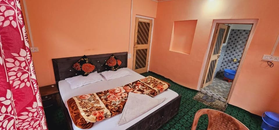 Sky Line Guest House Pahalgam Kashmir Vacation rental in India