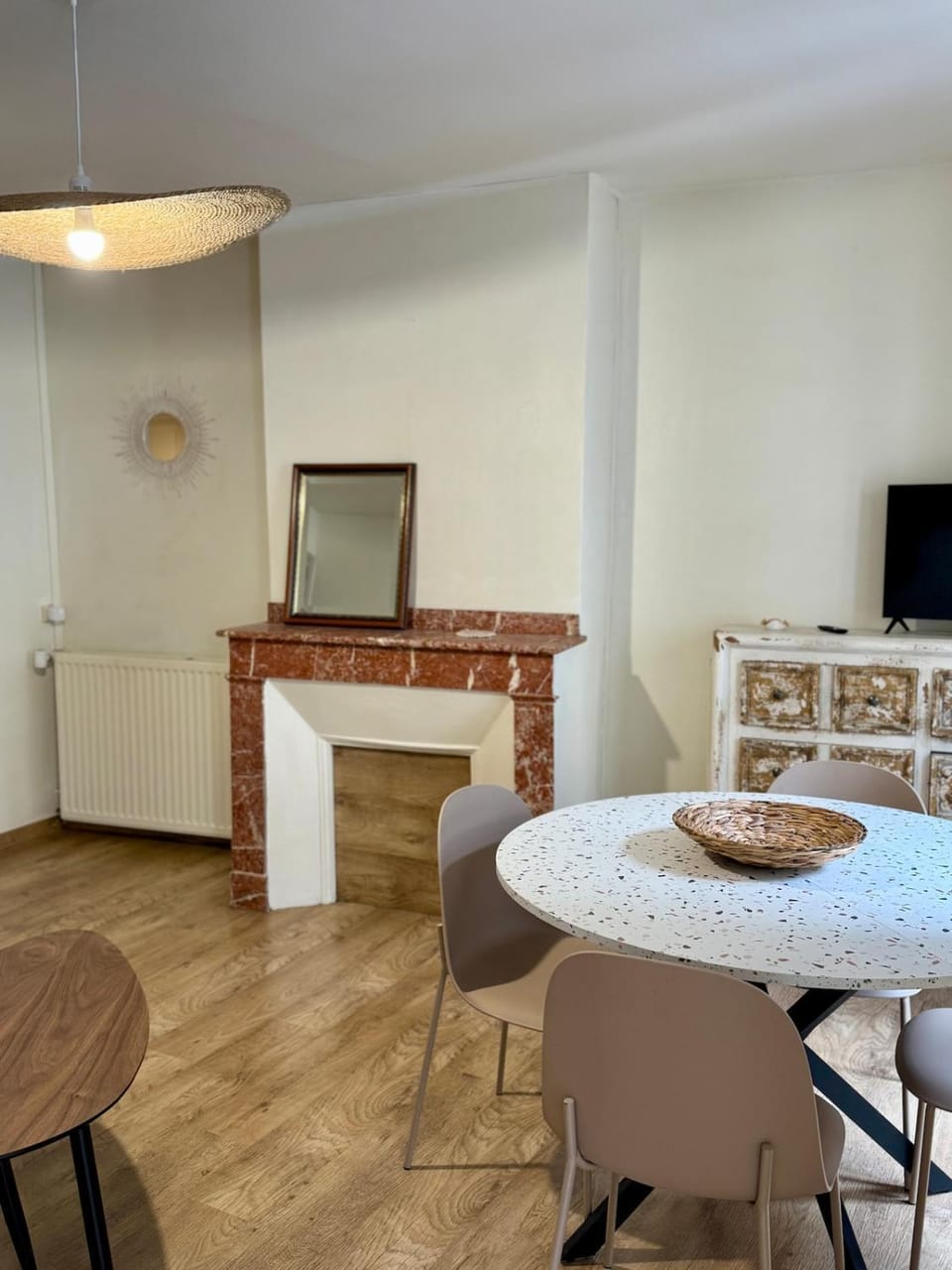 TV and multimedia, Living room, Dining area