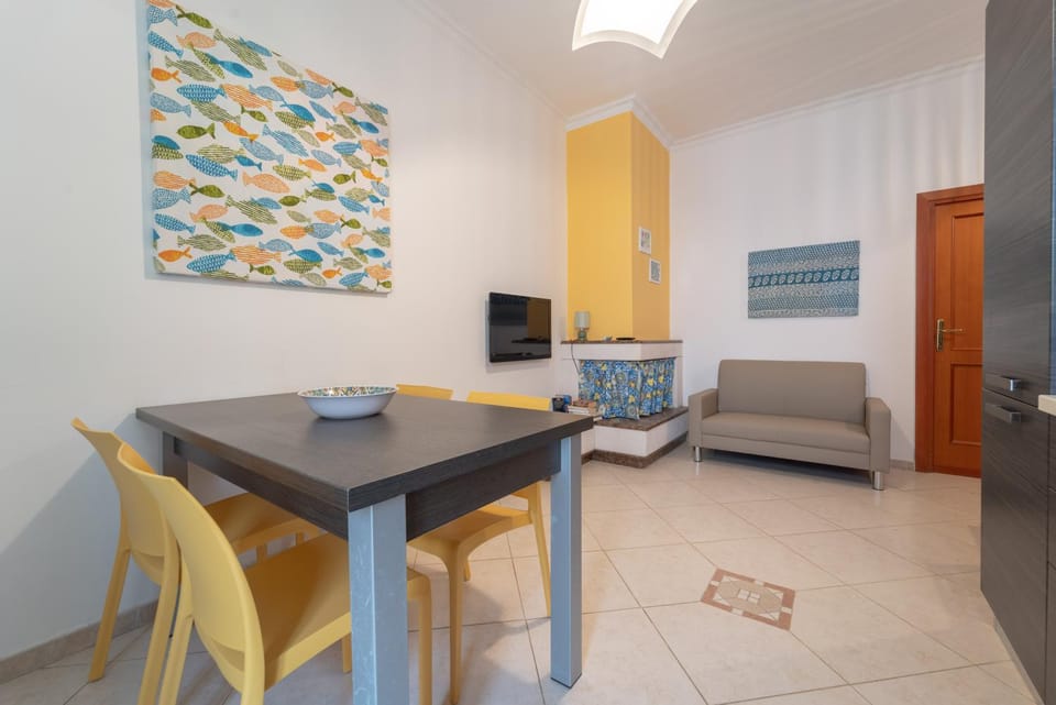 Communal lounge/ TV room, TV and multimedia, Kitchen or kitchenette, Living room, Seating area, Dining area, Evening entertainment
