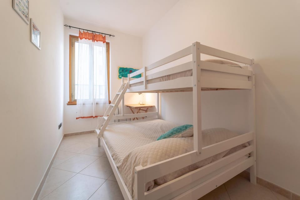 Bed, Photo of the whole room, Bedroom, bunk bed