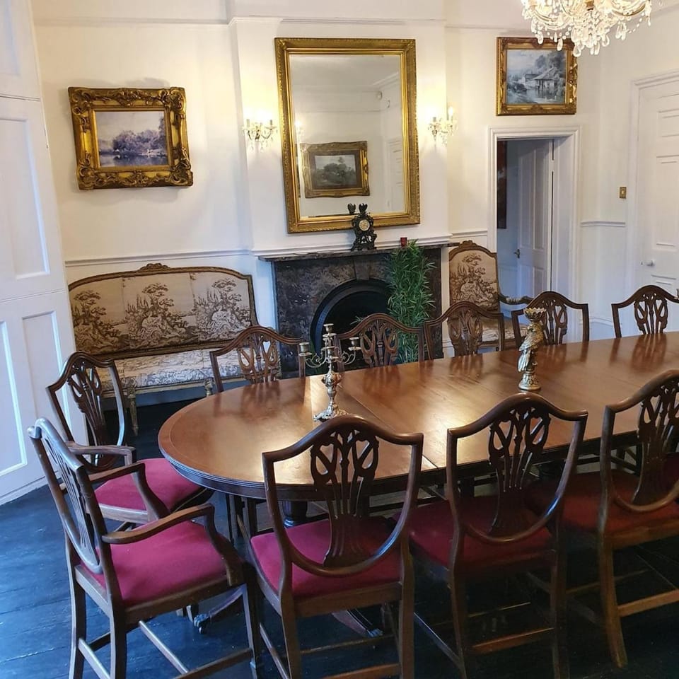 Country Manor House Villa in Rochester