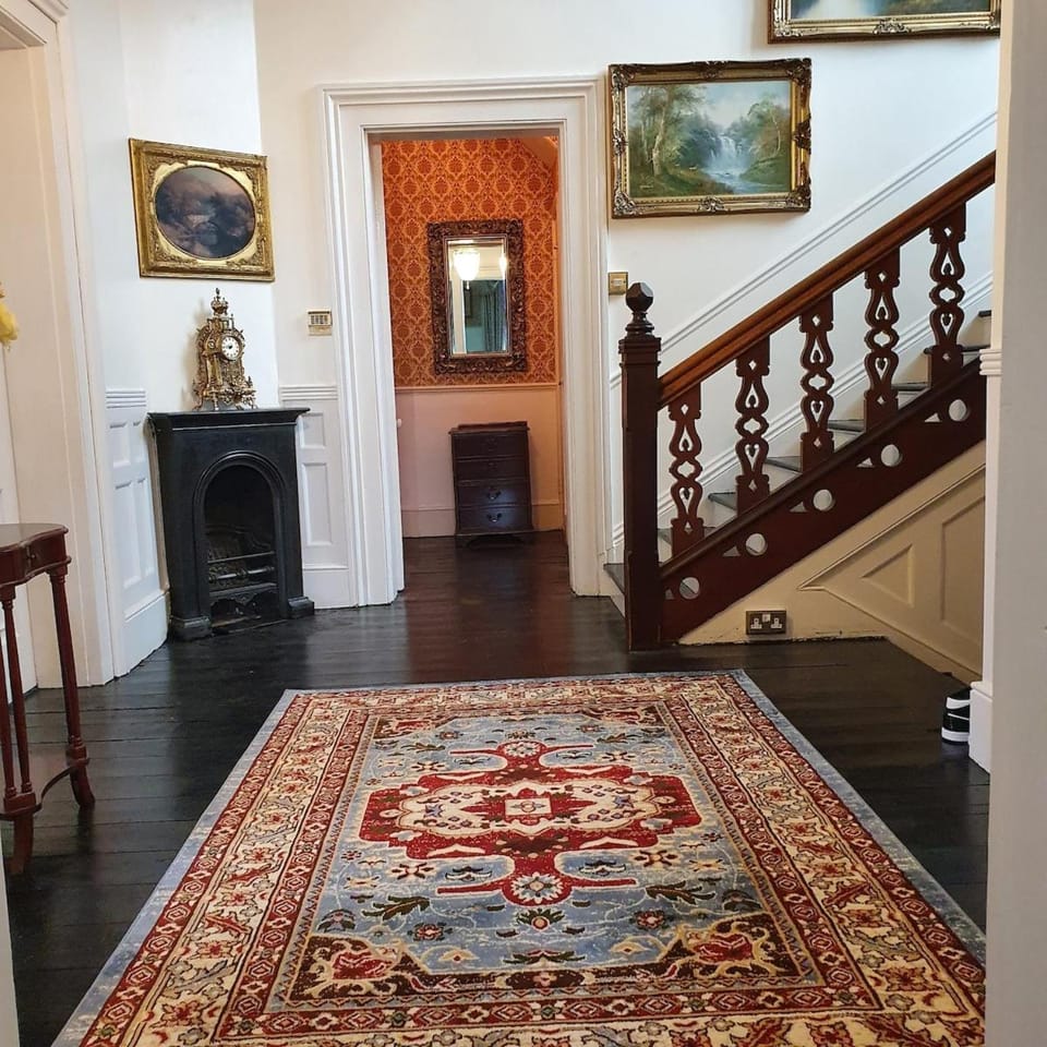 Country Manor House Villa in Rochester