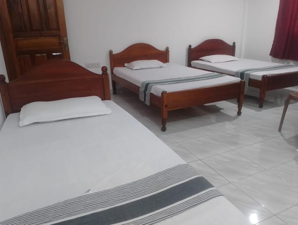 Motel Apple Five Hotel in Sri Lanka