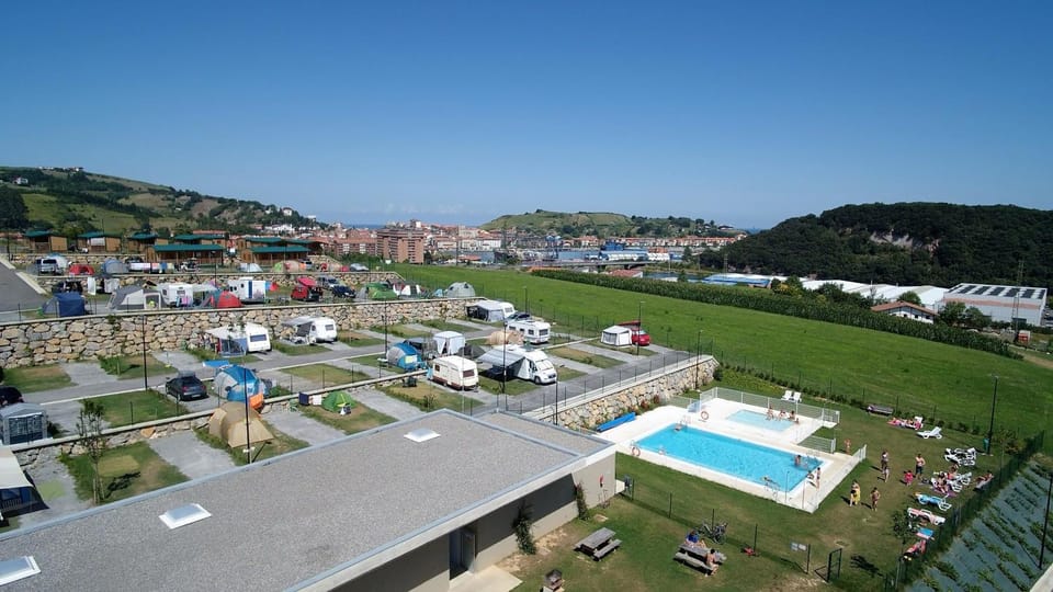 Restaurant/places to eat, BBQ facilities, Garden, On-site shops, Solarium, Lobby or reception, Lounge or bar, Beach, Swimming pool, Public Bath