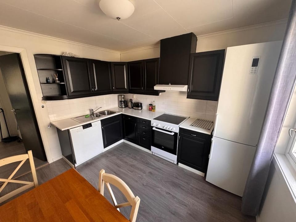 dishwasher, oven, toaster