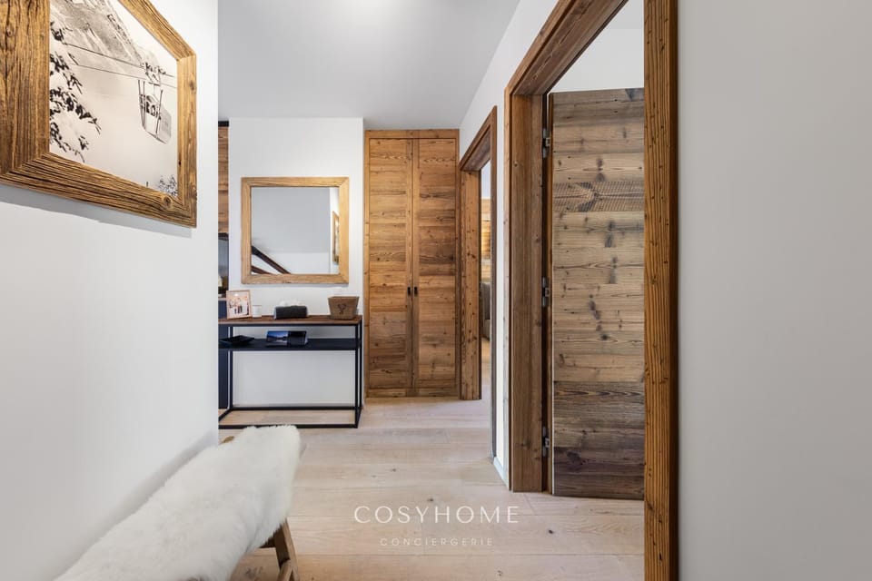 Facade/entrance, wardrobe