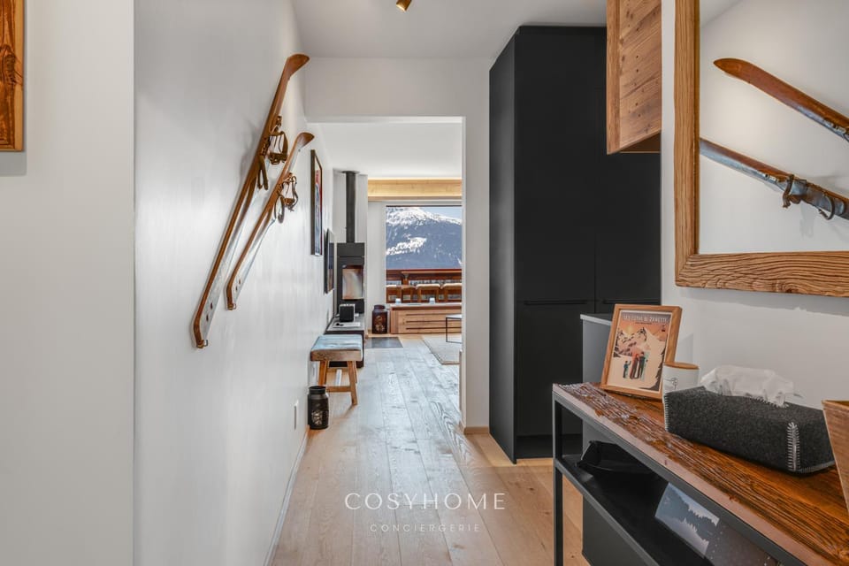 TV and multimedia, Kitchen or kitchenette, Living room, Seating area