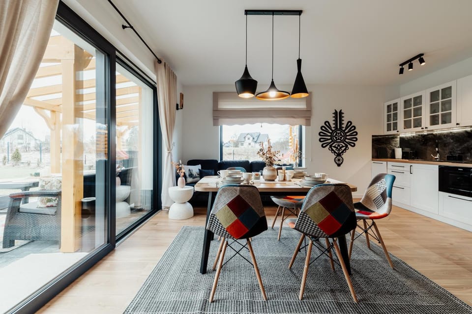 Kitchen or kitchenette, Living room, Seating area, Dining area