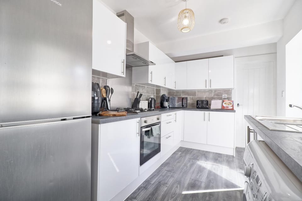 Coffee/tea facilities, oven, stove, toaster, kitchen