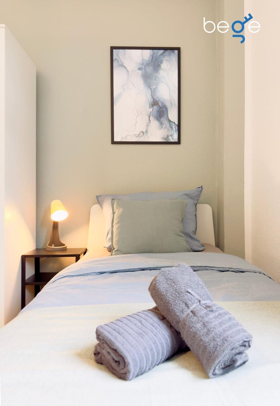 Bed, Bedroom, towels