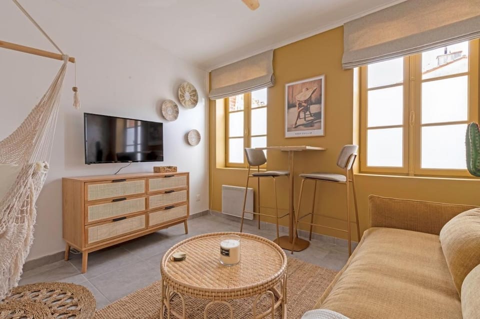 Communal lounge/ TV room, TV and multimedia, Living room, Seating area