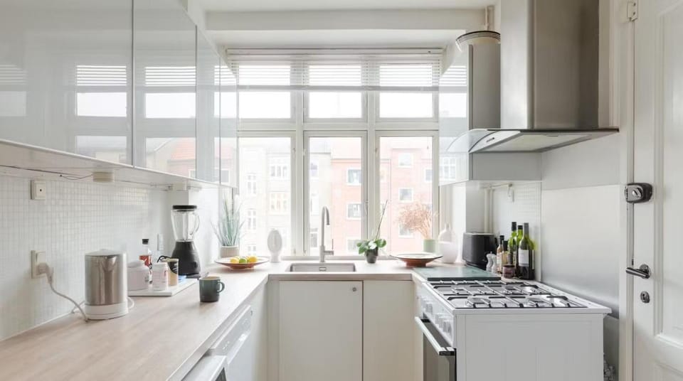 Kitchen or kitchenette, kitchen