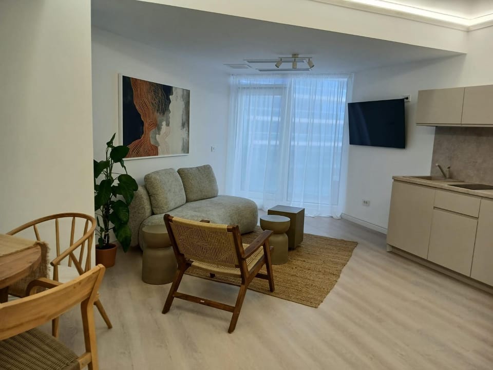 Marina White Titanic Apartment in Constanța County