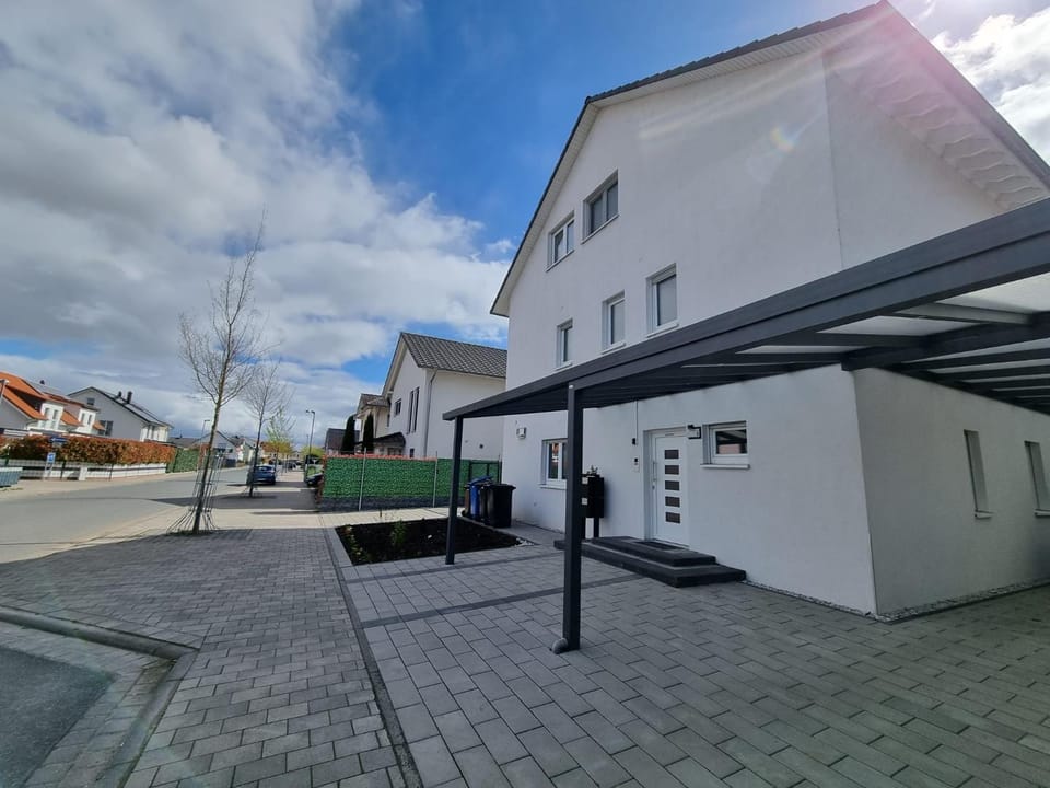 Property building, Day, Street view, Location