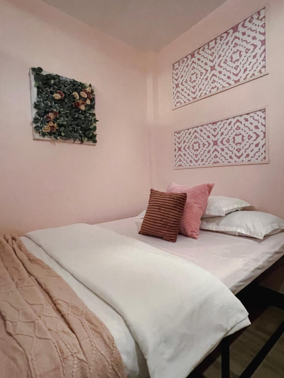 Rosa by Kutys Inn Bed and Breakfast in Naga