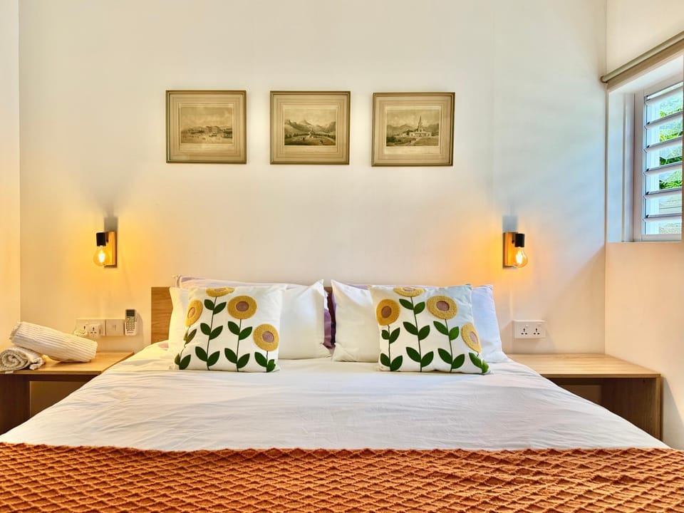 Bed, Photo of the whole room, Bedroom, air conditioner