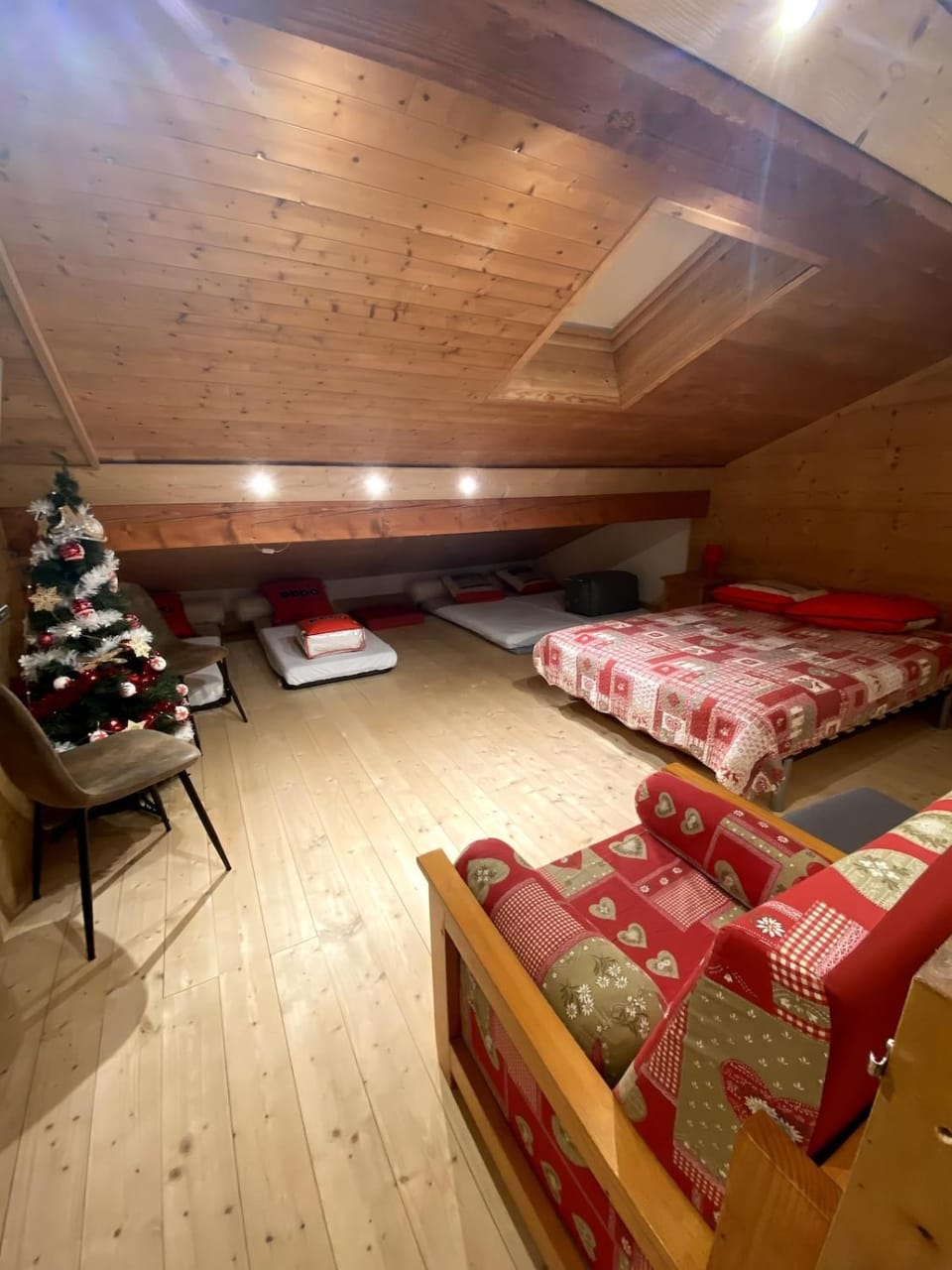 Photo of the whole room