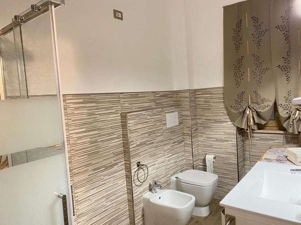 Toilet, Bathroom, bidet, towels