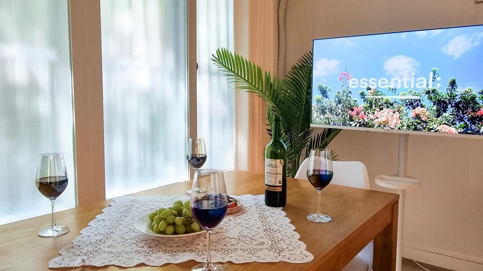 TV and multimedia, Living room, Dining area, Meals, Meals