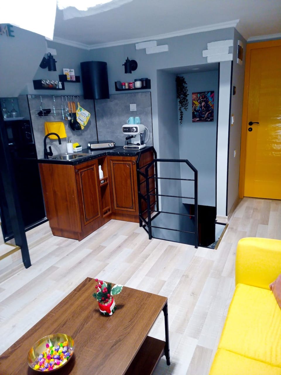 Kitchen or kitchenette, Living room