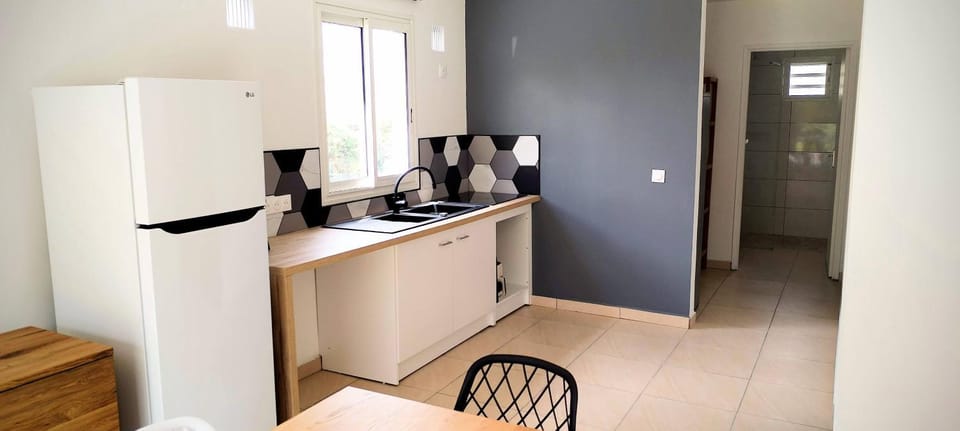Coffee/tea facilities, Kitchen or kitchenette, oven, stove, toaster