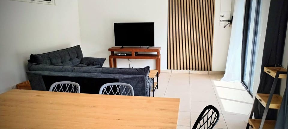 Communal lounge/ TV room, Communal lounge/ TV room, TV and multimedia, Living room, Seating area, Dining area