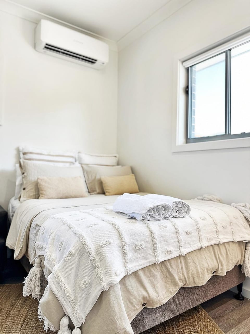 Shoreline Sounds--Studio Coastal Stay in Woonona Apartment in Wollongong