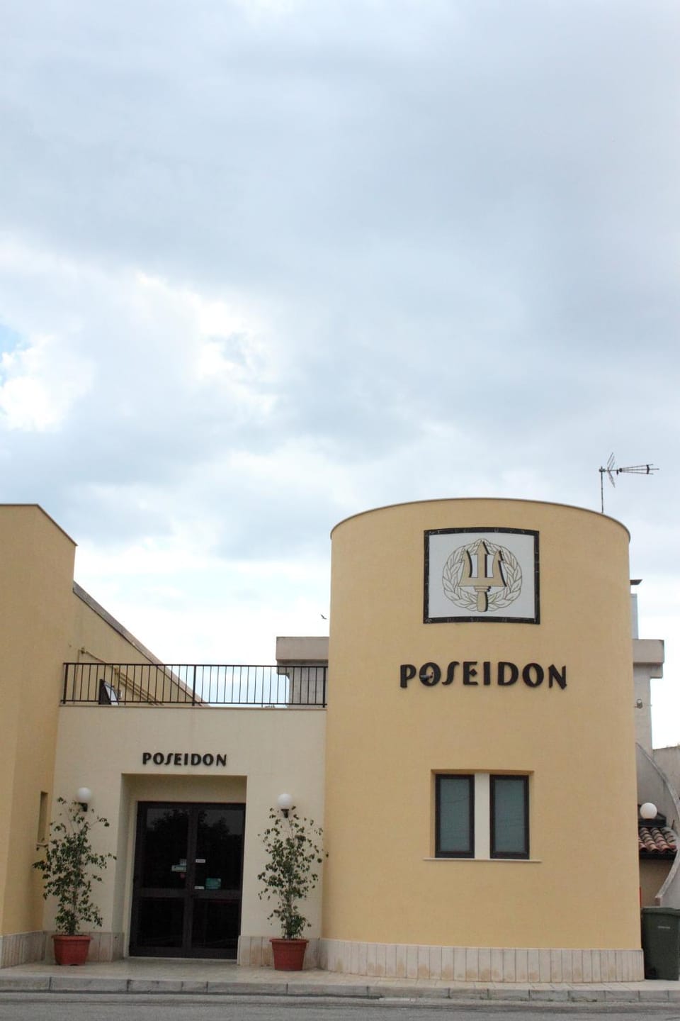 Restaurant/places to eat, Facade/entrance