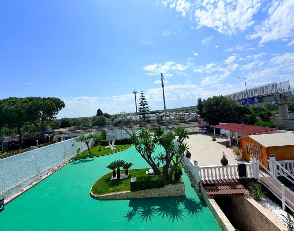 Day, Street view, Swimming pool, Parking