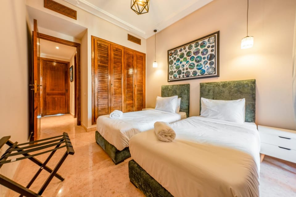 Bed, Photo of the whole room, Bedroom, wardrobe, air conditioner
