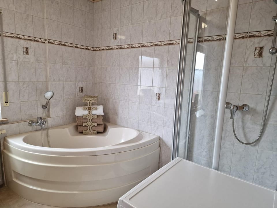Shower, Bathroom, Bath