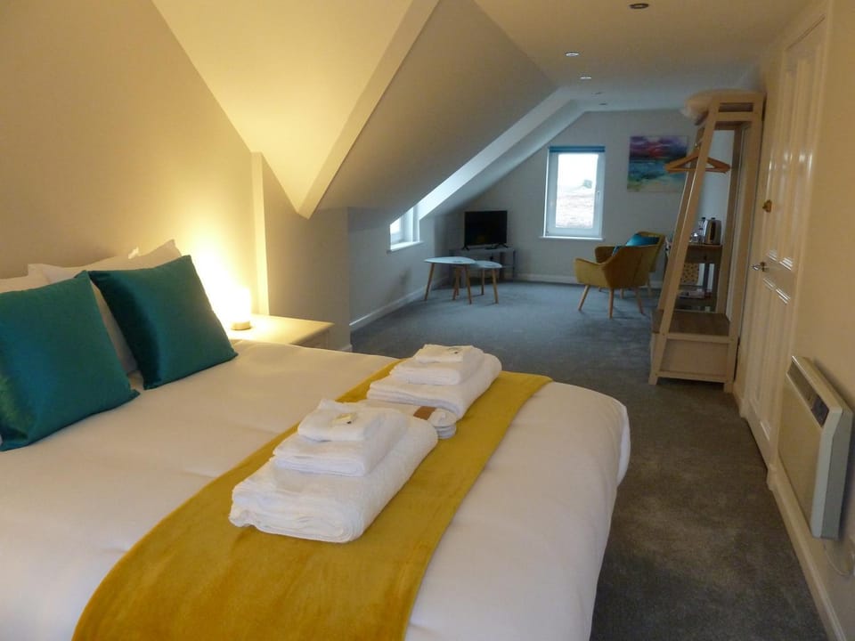Bed, Bedroom, towels, wardrobe