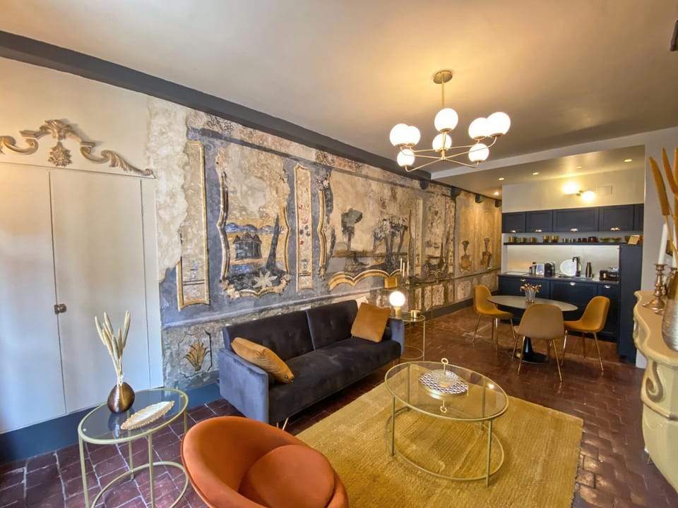 Communal lounge/ TV room