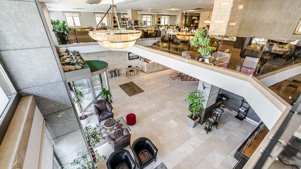 Restaurant/places to eat, Lobby or reception, Seating area