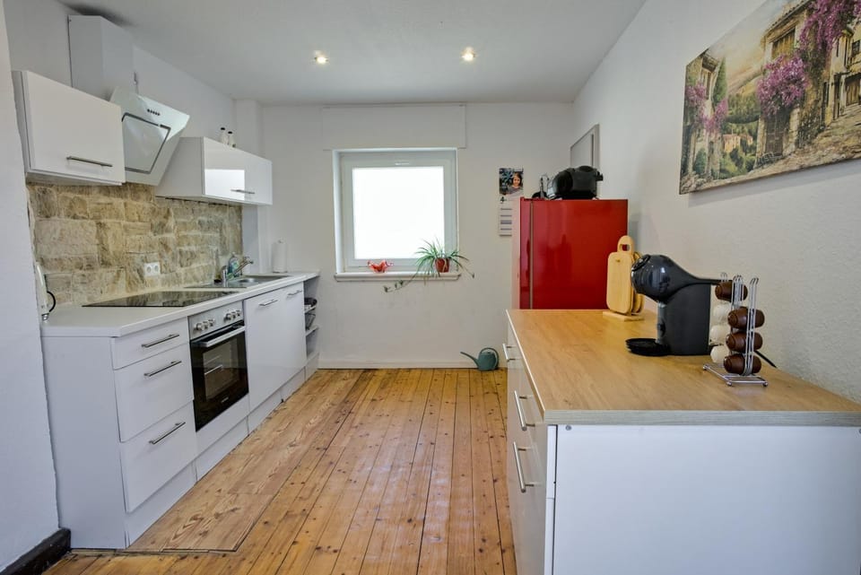 Coffee/tea facilities, Kitchen or kitchenette, dishwasher, oven, stove