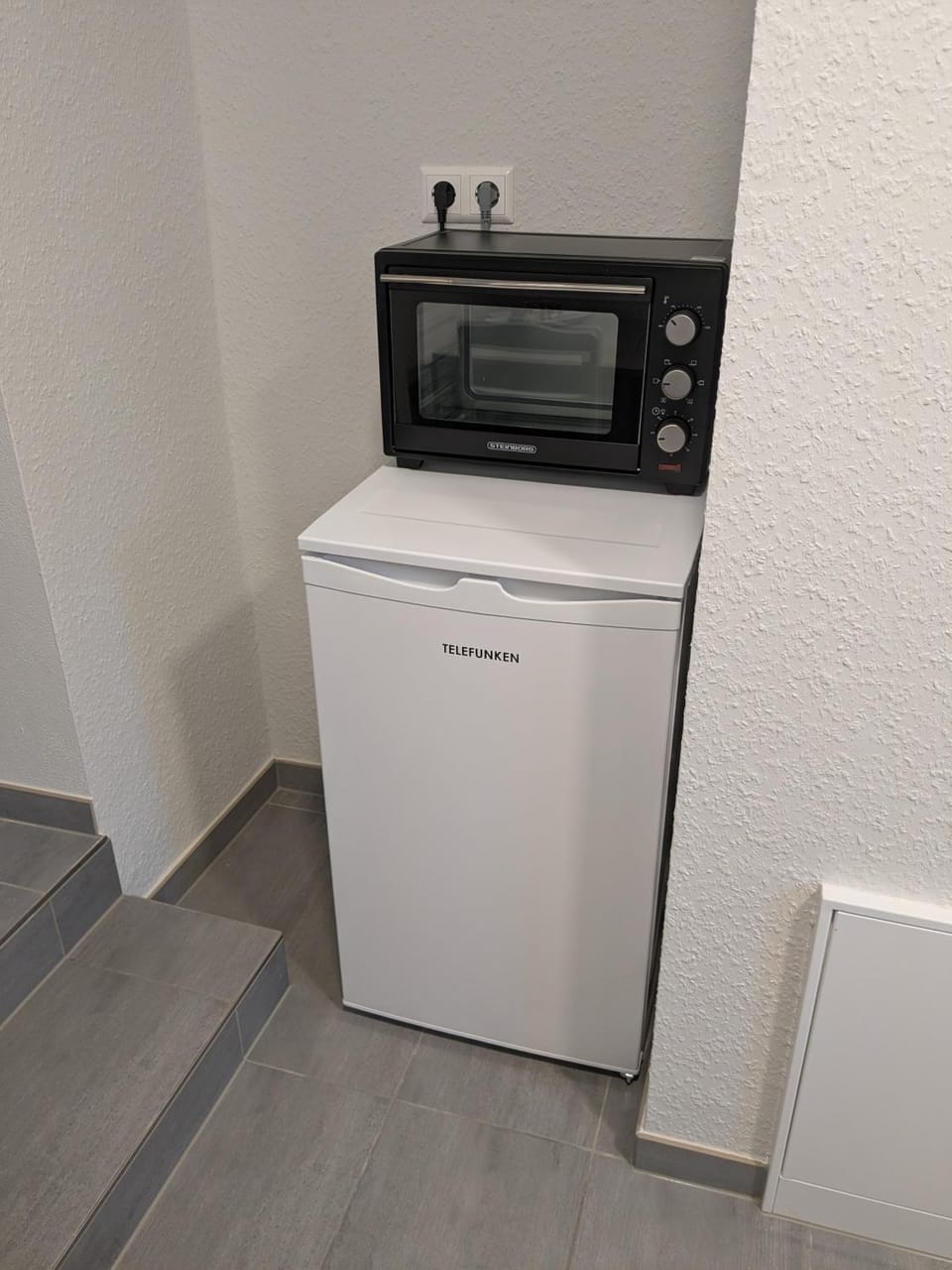 Kitchen or kitchenette, oven