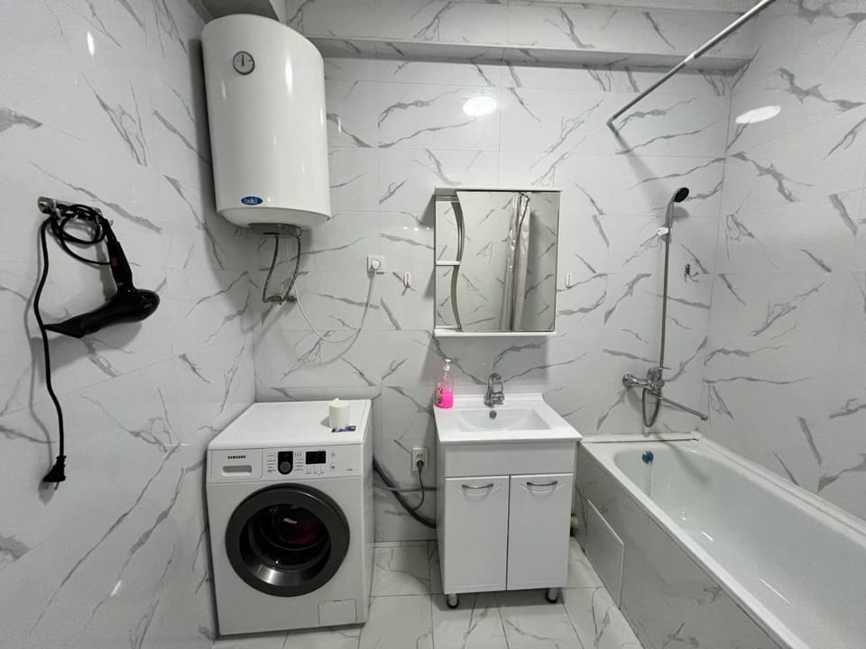 Bathroom, Bath, towels, washing machine