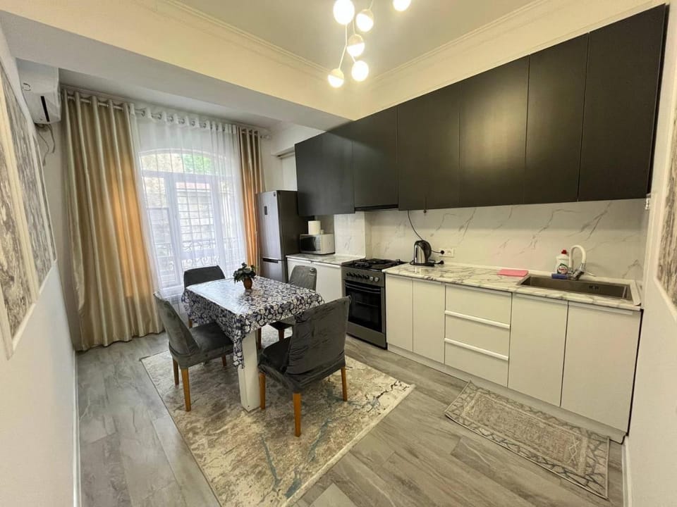 Dining area, oven, stove