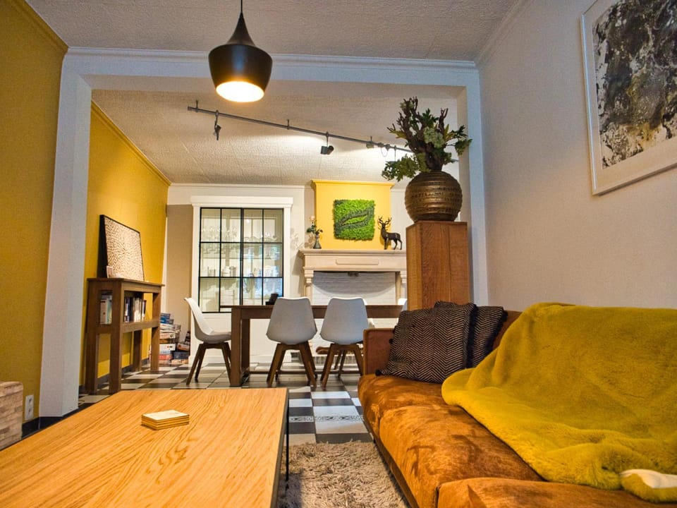 Seating area, Dining area