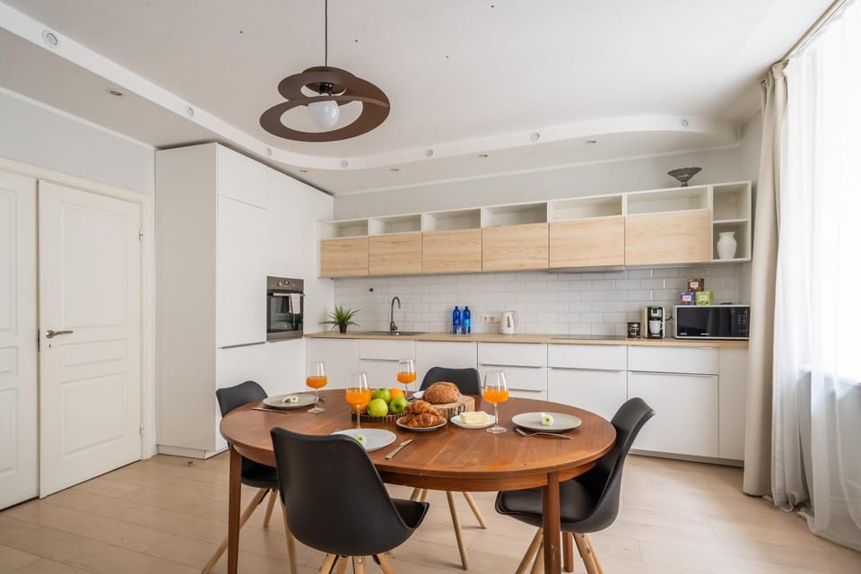 Kitchen or kitchenette, Seating area, Dining area