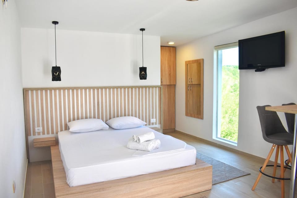Communal lounge/ TV room, Bed, TV and multimedia, Photo of the whole room, Evening entertainment, Bedroom, towels