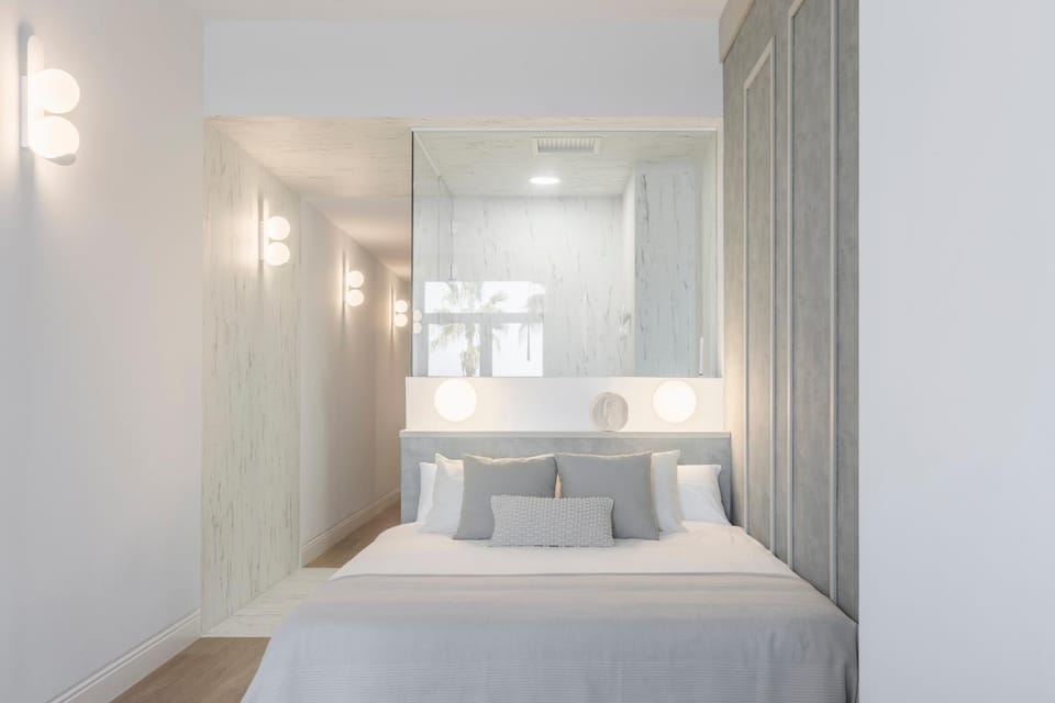 Bed, Photo of the whole room, Bedroom