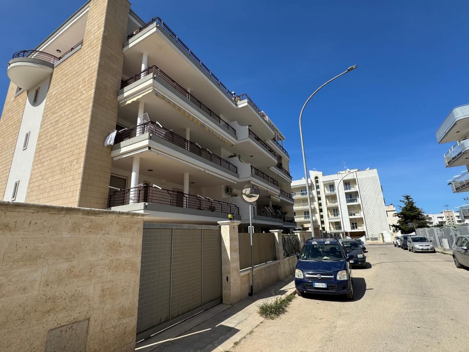 Property building, Neighbourhood, Parking